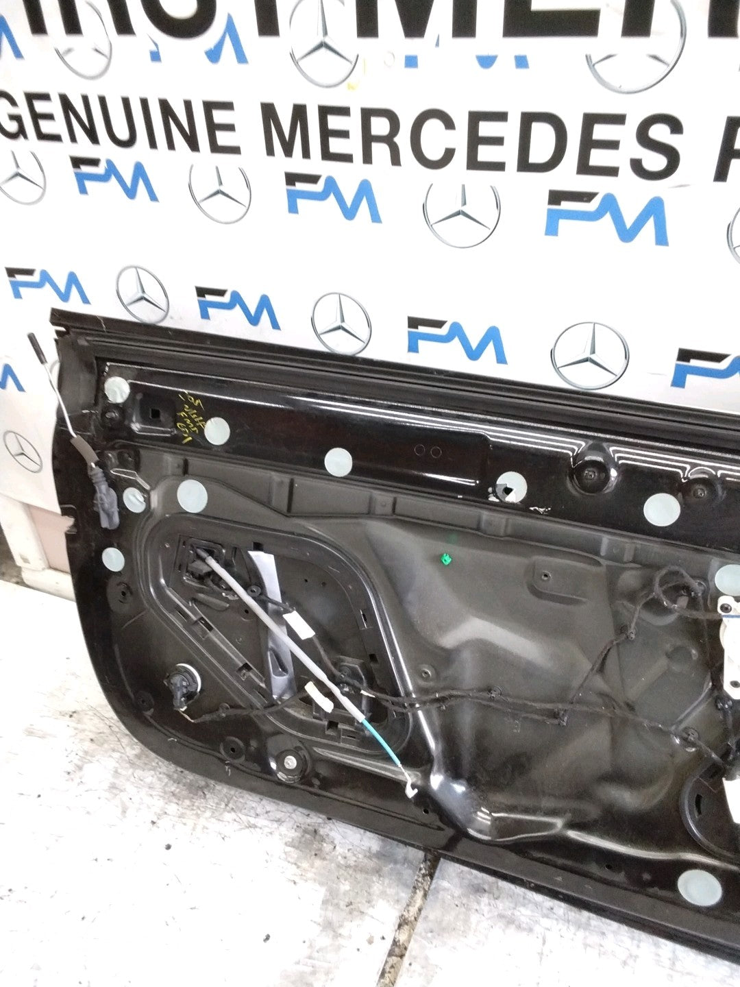 MERCEDES BENZ  C-CLS W205  PASSENGER FRONT DOOR NSF BLACK 2014-21  FMD601