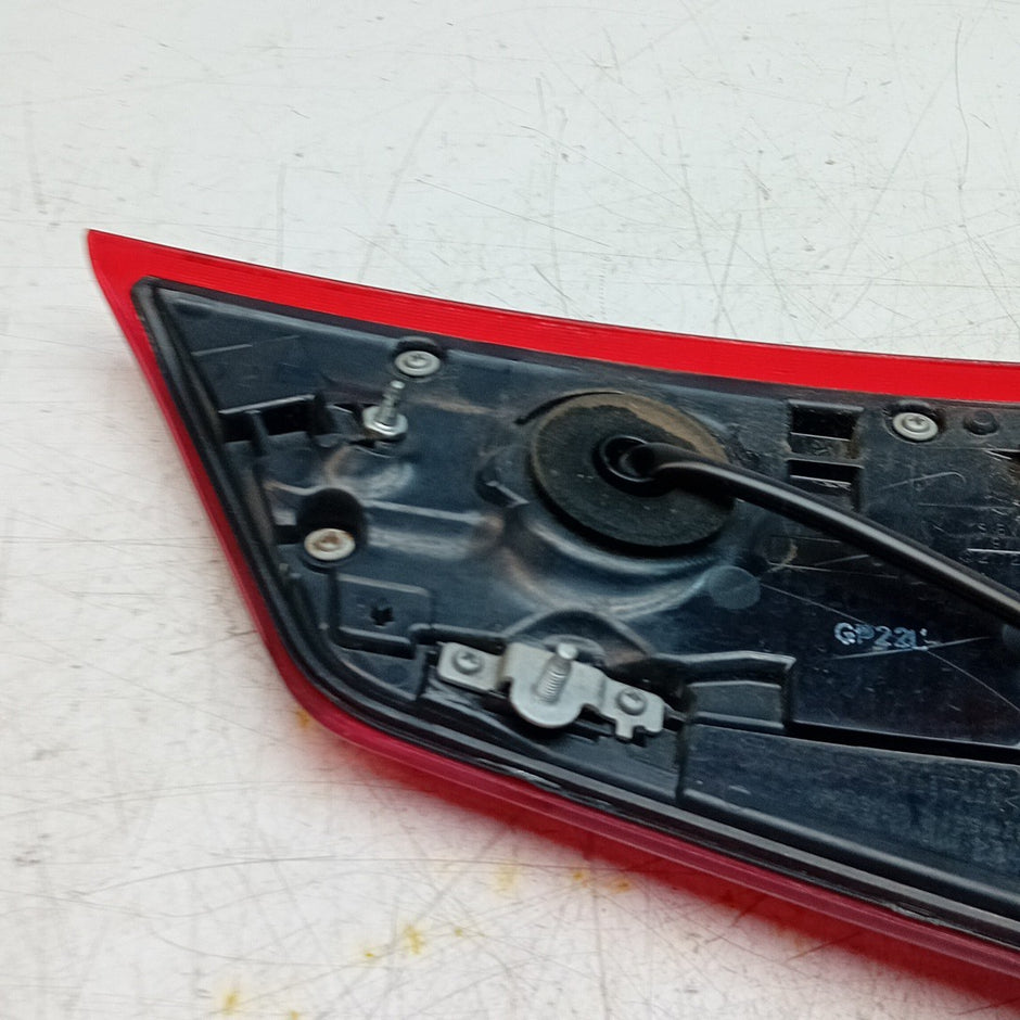 MITSUBISHI OUTLANDER MK3 PASSENGER SIDE LEFT REAR INNER TAIL LIGHT 2013 FMT306