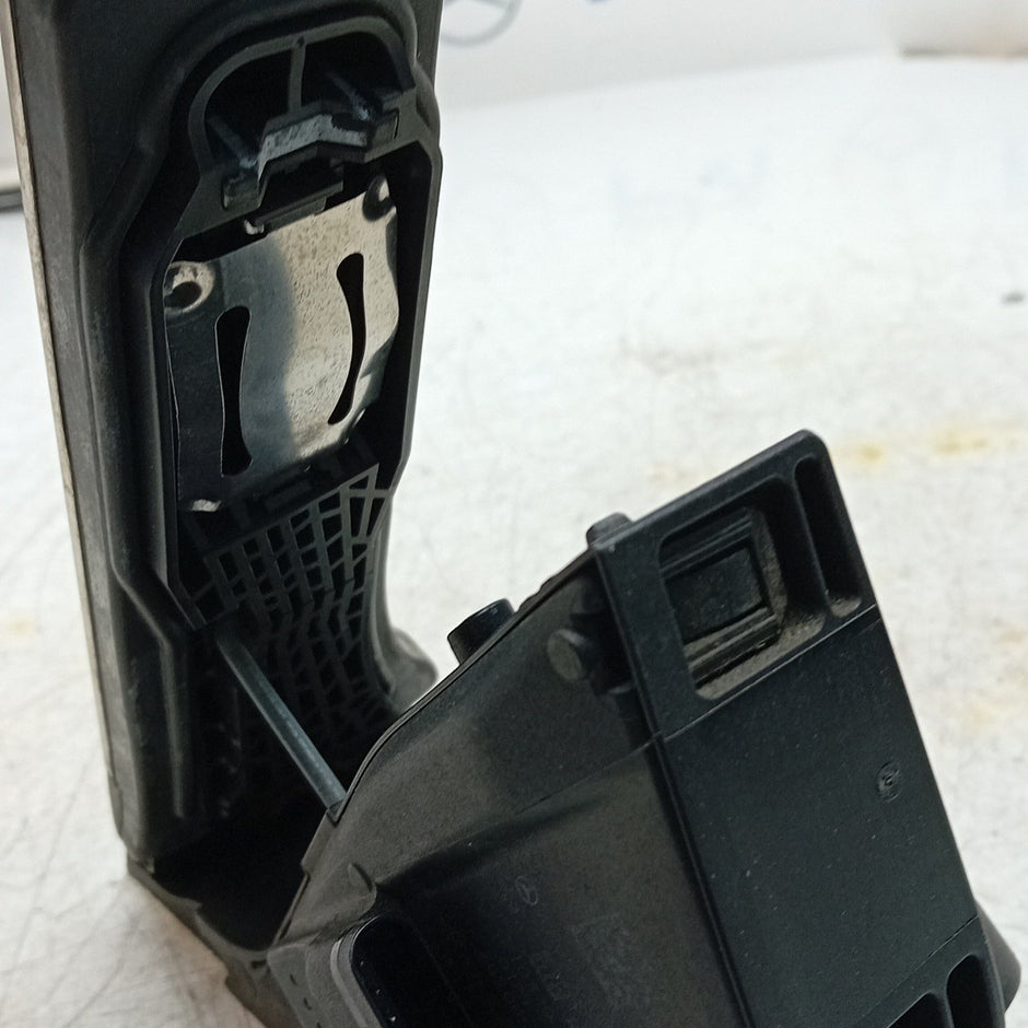MERCEDES BENZ C-CLASS W205 THROTTLE ACCELERATOR A2053000104 2014 ON FM001560