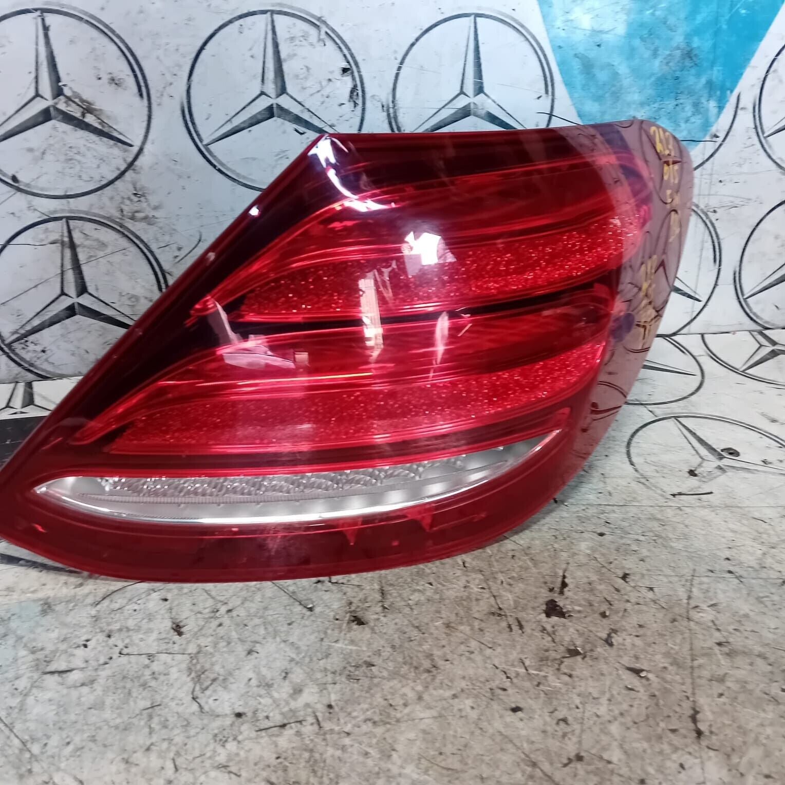 MERCEDES BENZ E-CLASS W213 DRIVER SIDE ( OFF SIDE ) TAIL LIGHT A2139068000