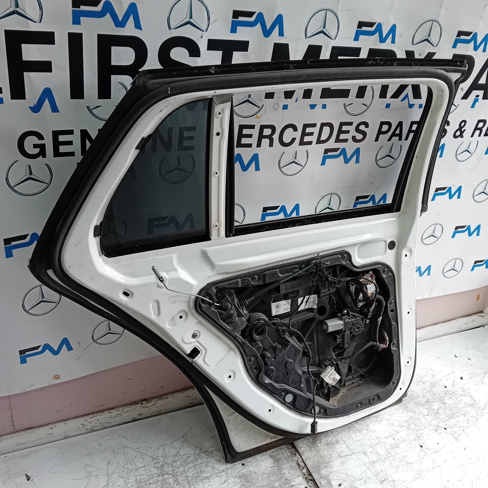 MEECEDS E-CLASS S213 EST PASSENGER REAR DOOR NSR WHITE 2016 ON  FMD394