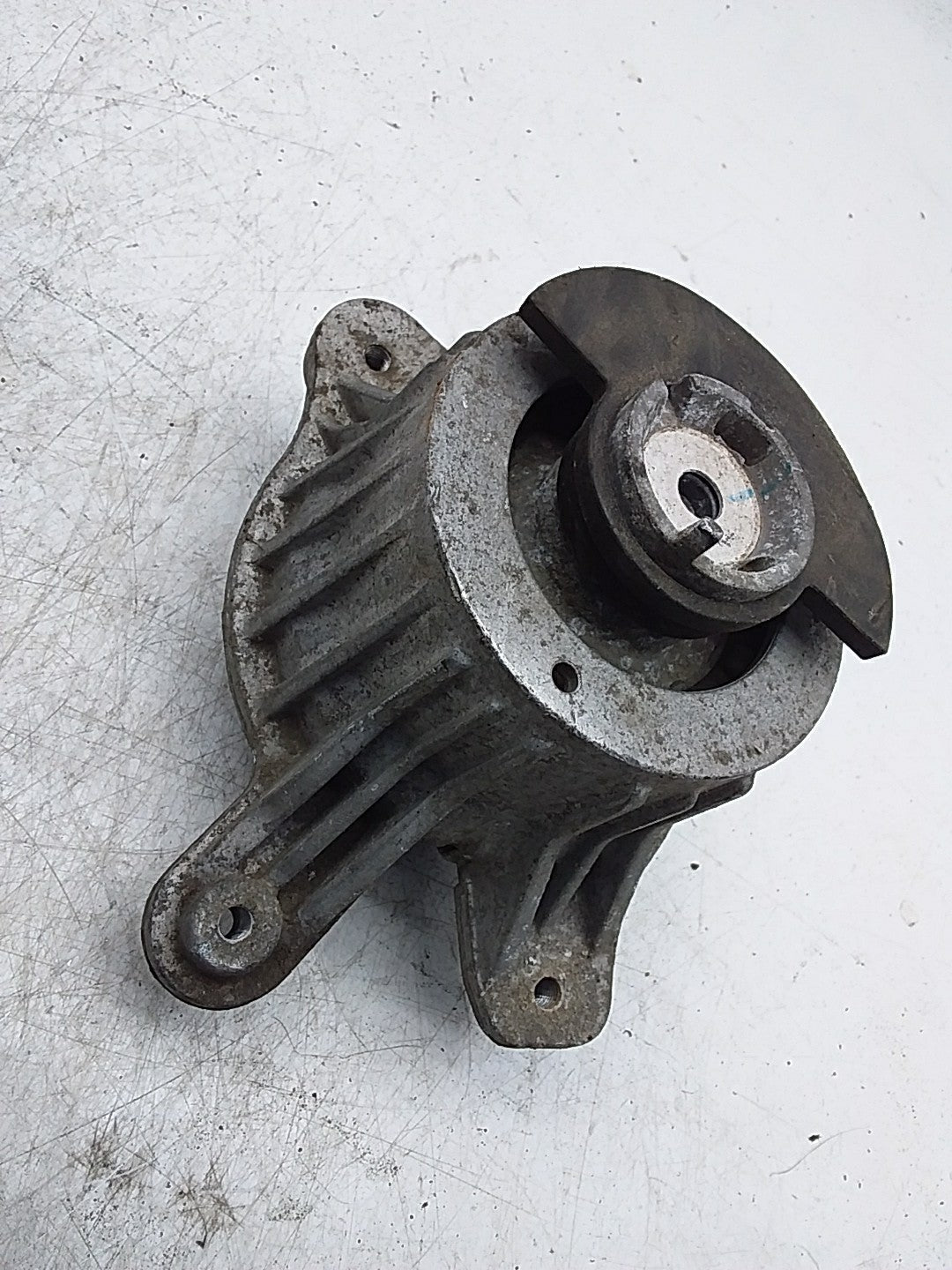 MERCEDES BENZ  C-CLASS  W205  ENGINE MOUNT RIGHT OS A2052406717 FMR359