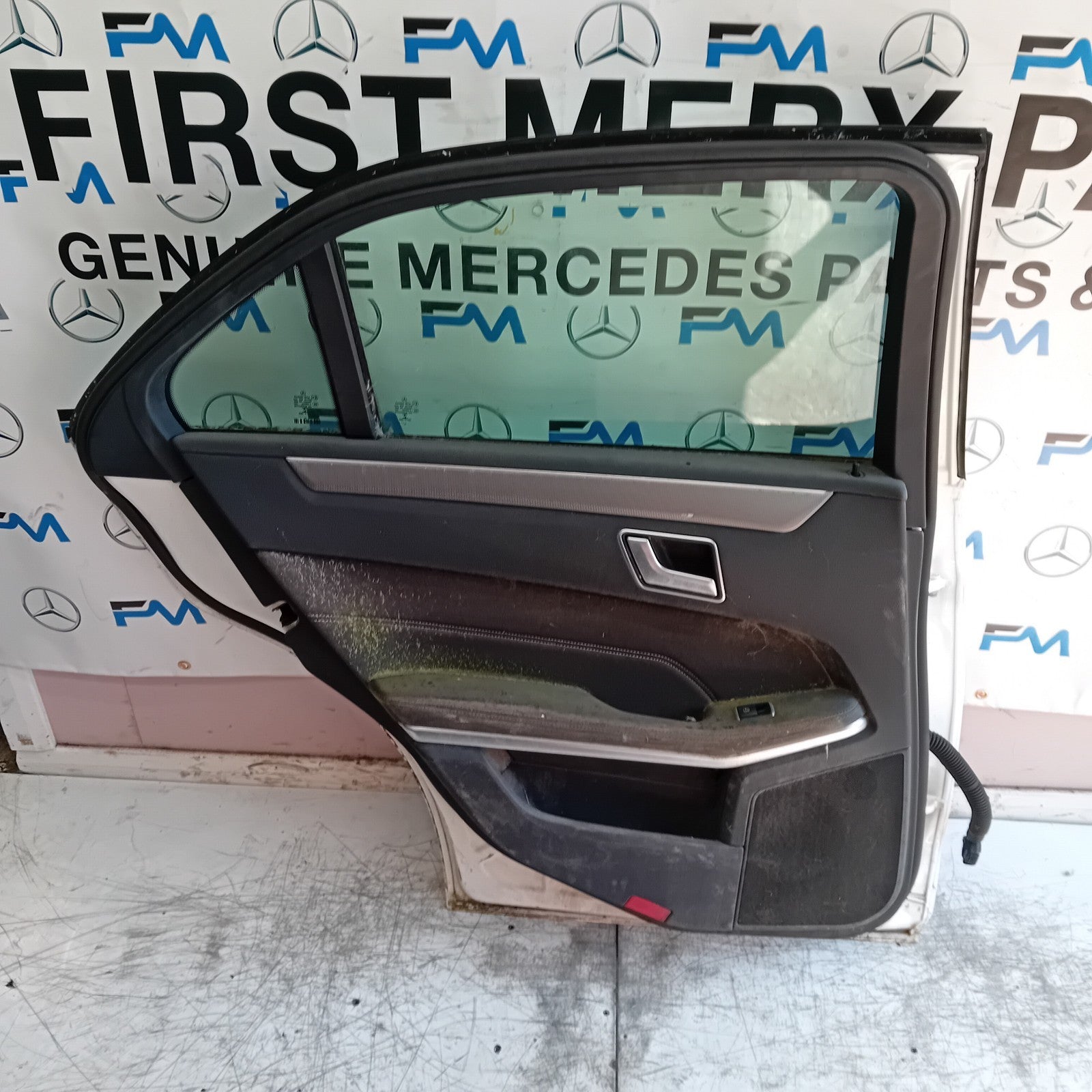 MERCEDES E-CLASS W212 SLN PASSENGER REAR DOOR NSR WHITE 2013 COMPLETE FMD479