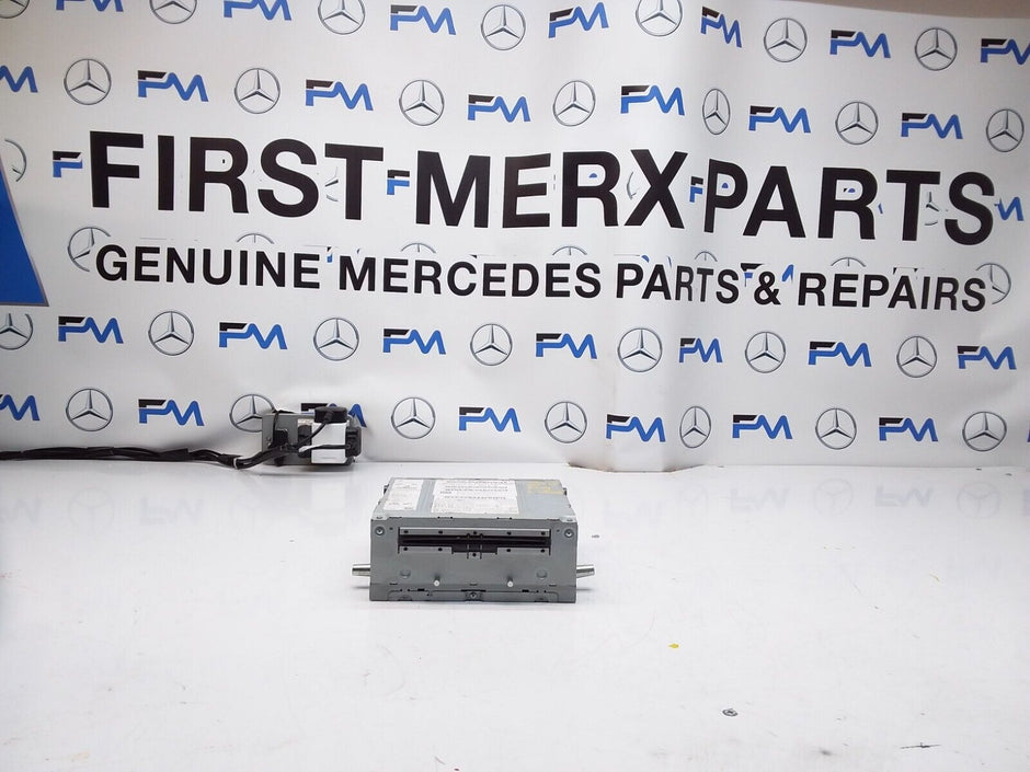 MERCEDES - BENZ E - CLASS W205 2017 RADIO SAT NAV HEAD UNIT  A2059009530 FM00303