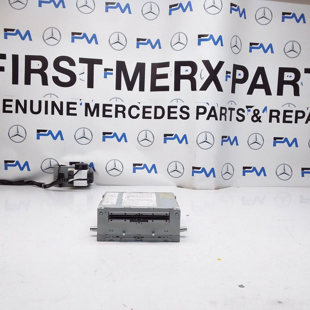 MERCEDES - BENZ E - CLASS W205 2017 RADIO SAT NAV HEAD UNIT  A2059009530 FM00303