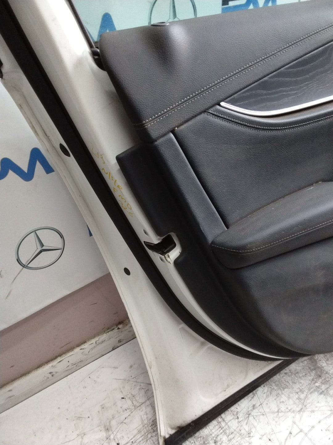 MERCEDES E-CLASS W213 SLN PASSENGER FRONT DOOR NSF WHITE 2016 ON COMPLETE FMD326