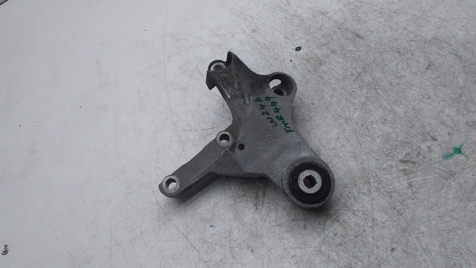 MERCEDES BENZ A-CLS W176 ENGINE MOUNTING BRACKET A2462401809 FMR449
