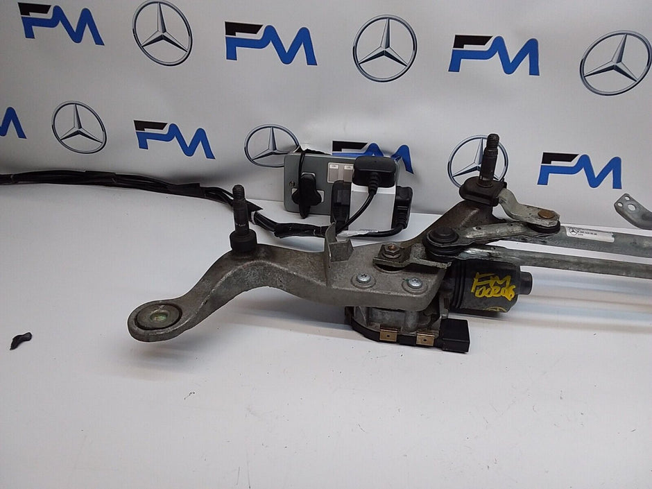 14-21 MERCEDES C CLASS WINDSCREEN WIPER MOTOR & LINKAGE FRONT A2058208205FM00205