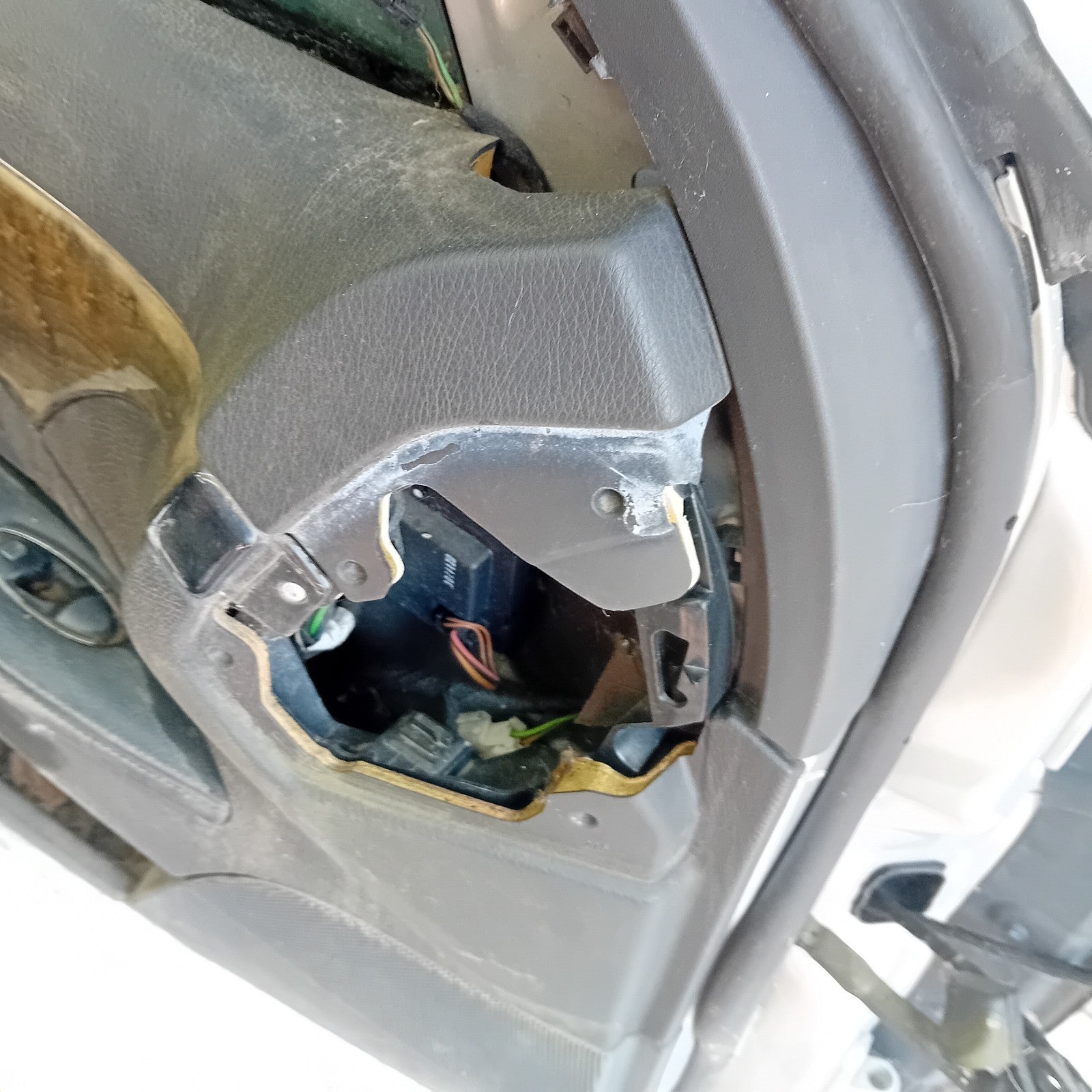 MERCEDES E-CLASS W211 PASSENGER FRONT DOOR NSF 2009 SILVER FMD504