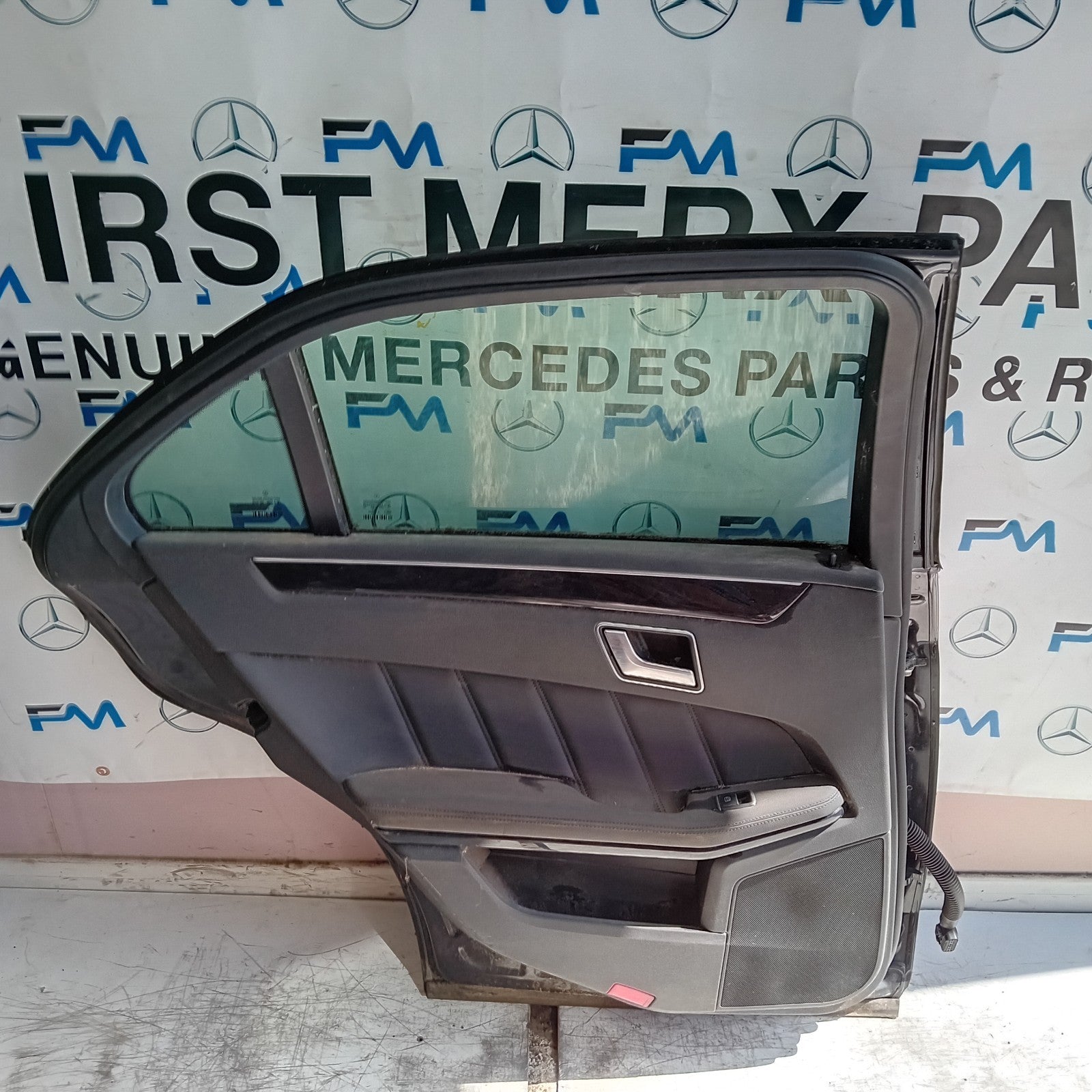 MERCEDES E-CLASS W212  PASSENGER REAR DOOR NSR BLACK 2009-16 COMPLETE FMD424