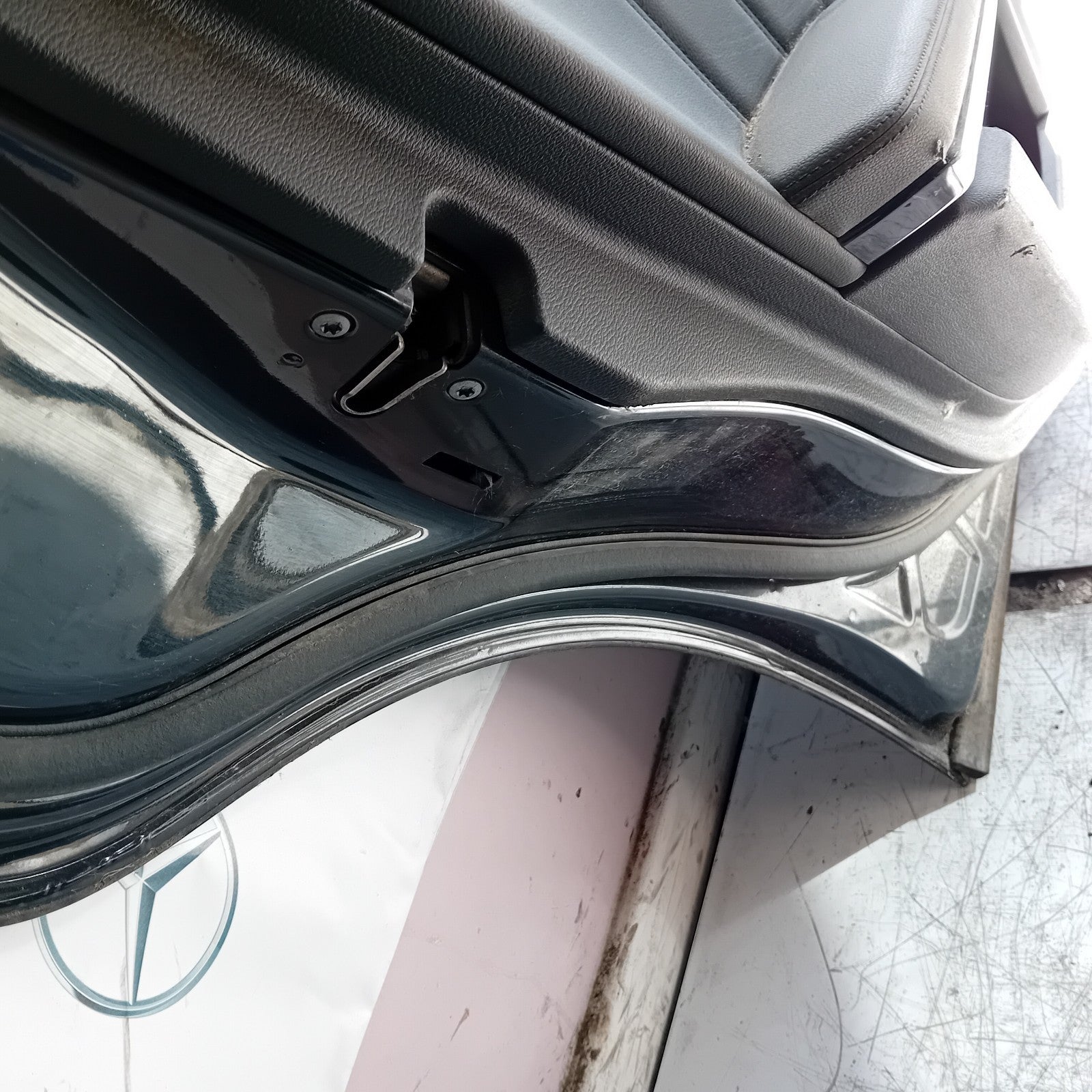 MERCEDES E-CLASS W212  PASSENGER REAR DOOR NSR BLACK 2009-16 COMPLETE FMD424