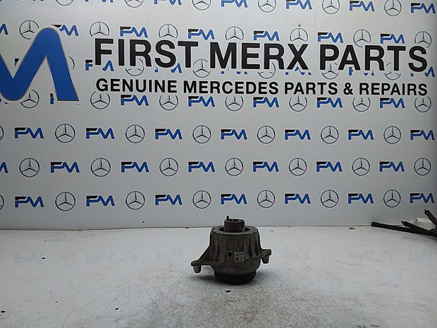 MERCEDES BENZ  C-CLASS W205  ENGINE MOUNT RIGHT OS A2052406517 FMR330