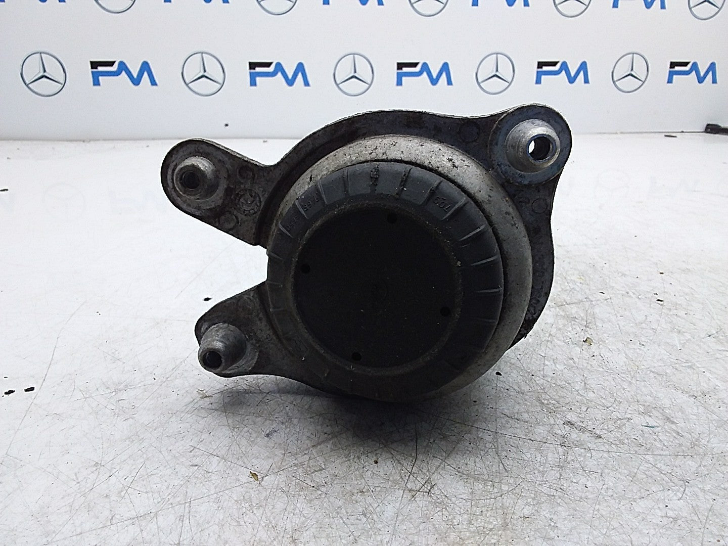 MERCEDES BENZ  C-CLASS W205  ENGINE MOUNT LEFT NS A2052406417 FMR318