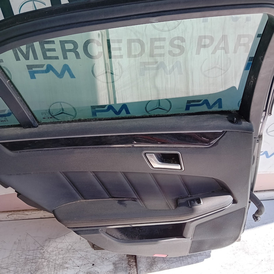 MERCEDES E-CLASS W212  PASSENGER REAR DOOR NSR BLACK 2009-16 COMPLETE FMD424