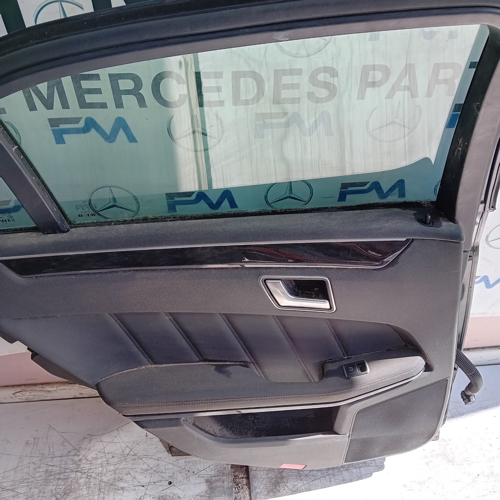 MERCEDES E-CLASS W212  PASSENGER REAR DOOR NSR BLACK 2009-16 COMPLETE FMD424