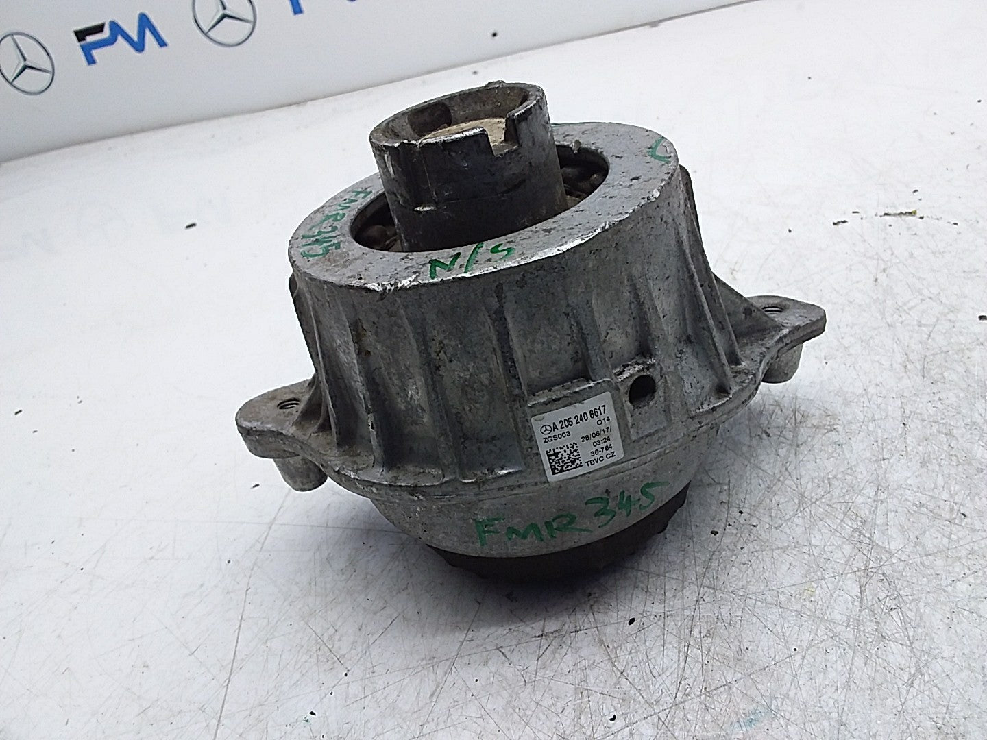 MERCEDES BENZ  C-CLASS  W205  ENGINE MOUNT LEFT NS A2052406617 FMR345