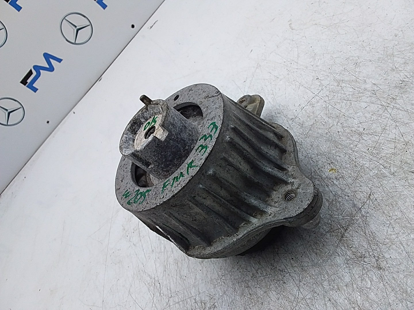 MERCEDES BENZ  C-CLASS W205  ENGINE MOUNT RIGHT OS A2052406717 FMR333