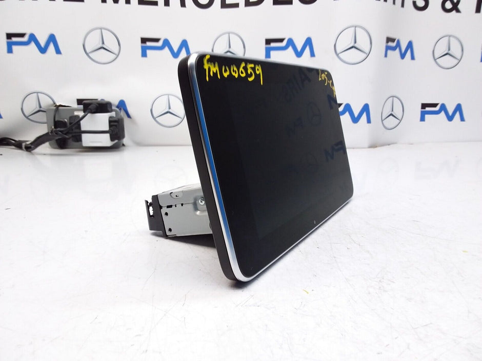 MERCEDES C-CLASS W205 2016 SAT NAV MULTIMEDIA SCREEN A2059002211 FM00659