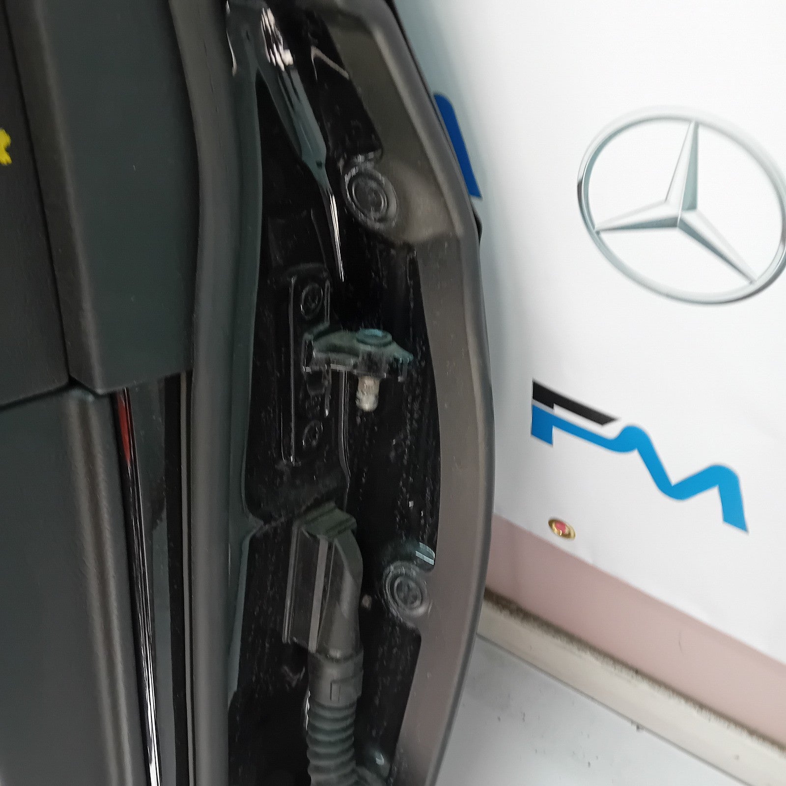 MERCEDES BENZ E CLASS SALOON W213 PASSENGE SIDE REAR DOOR ( NEAR REAR ) FMD17