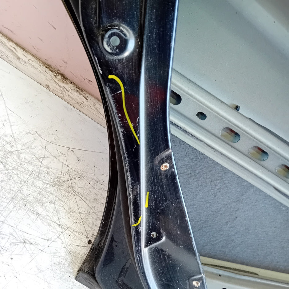 MERCEDES  BENZ  C-CLASS W204 SLN DRIVER REAR DOOR ISR BLUE 2008-14 FMD460