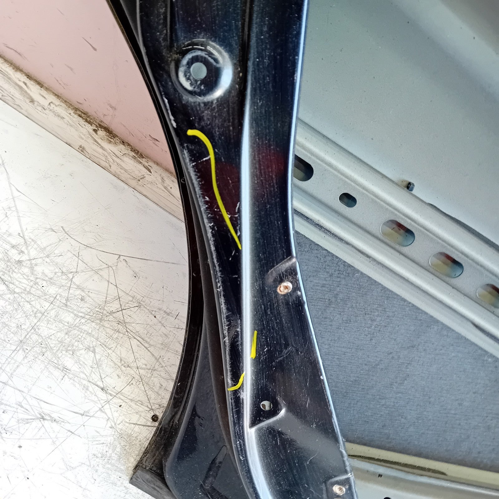 MERCEDES  BENZ  C-CLASS W204 SLN DRIVER REAR DOOR ISR BLUE 2008-14 FMD460