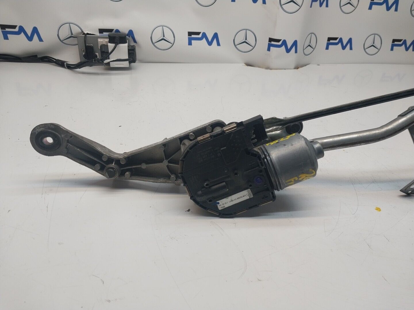 14-21 MERCEDES C CLASS WINDSCREEN WIPER MOTOR & LINKAGE FRONT A2058200940FM00216