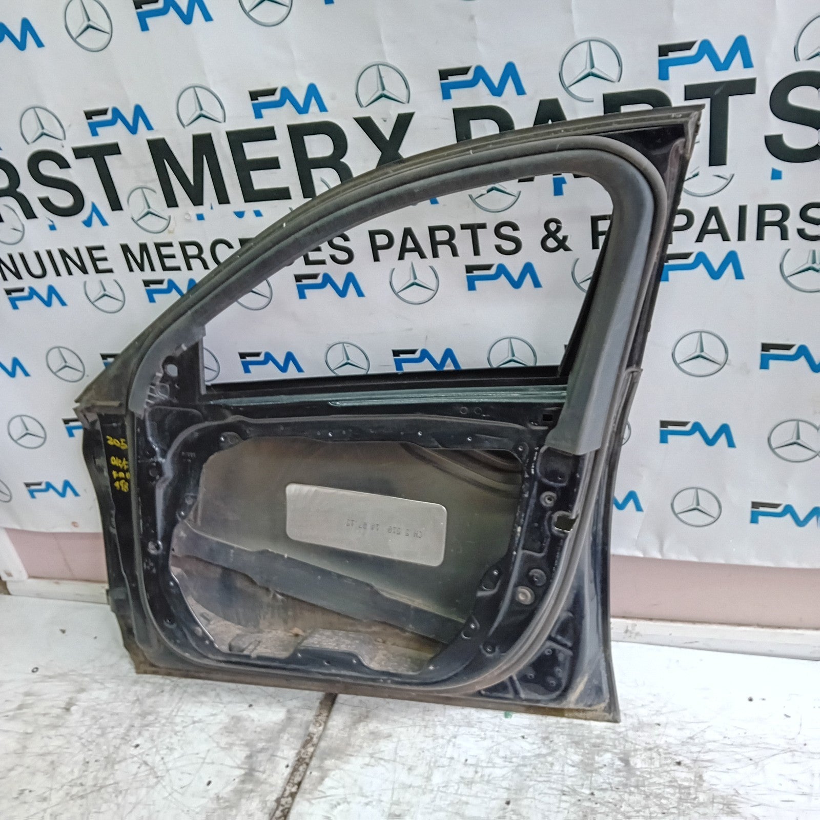 MEECEDS C-CLASS W205 DRIVER FRONT DOOR OSF BLACK 2014 ON FMD398