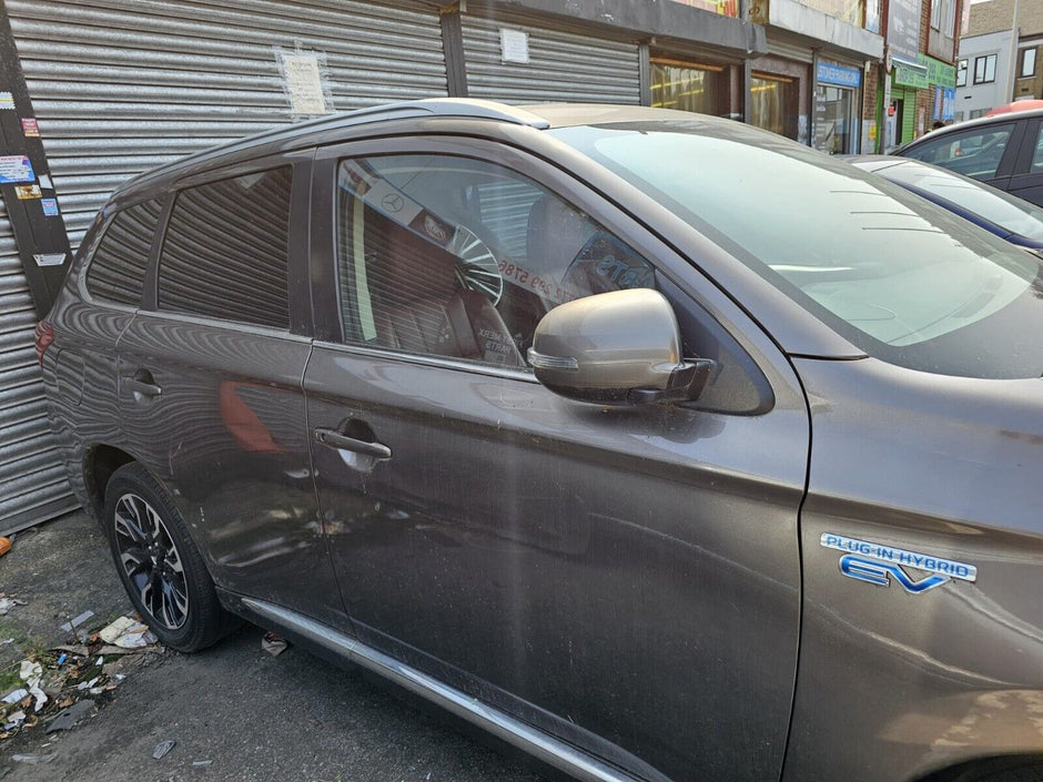 MITSUBISHI OUTLANDER 2016 BREAKING - HEAD LIGHT , TAIL LIGHT & WING MIRROR