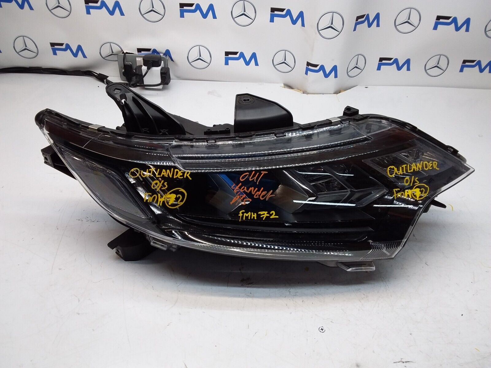 MITSUBISHI OUTLANDER MK3 2016 HEADLIGHT DRIVER SIDE RIGHT R009A ZKUI FMH72