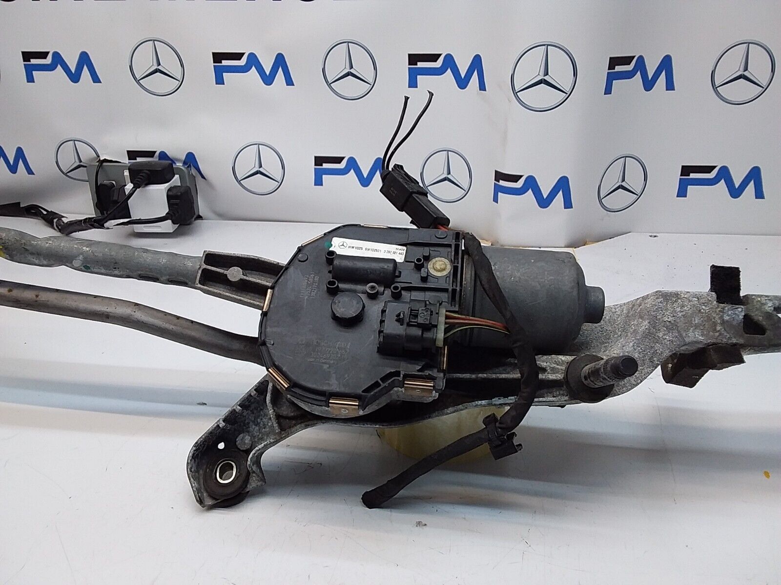 MERCEDES E-CLASS 2013 W212 A2128201340 FRONT WIPER MOTOR  FM00175