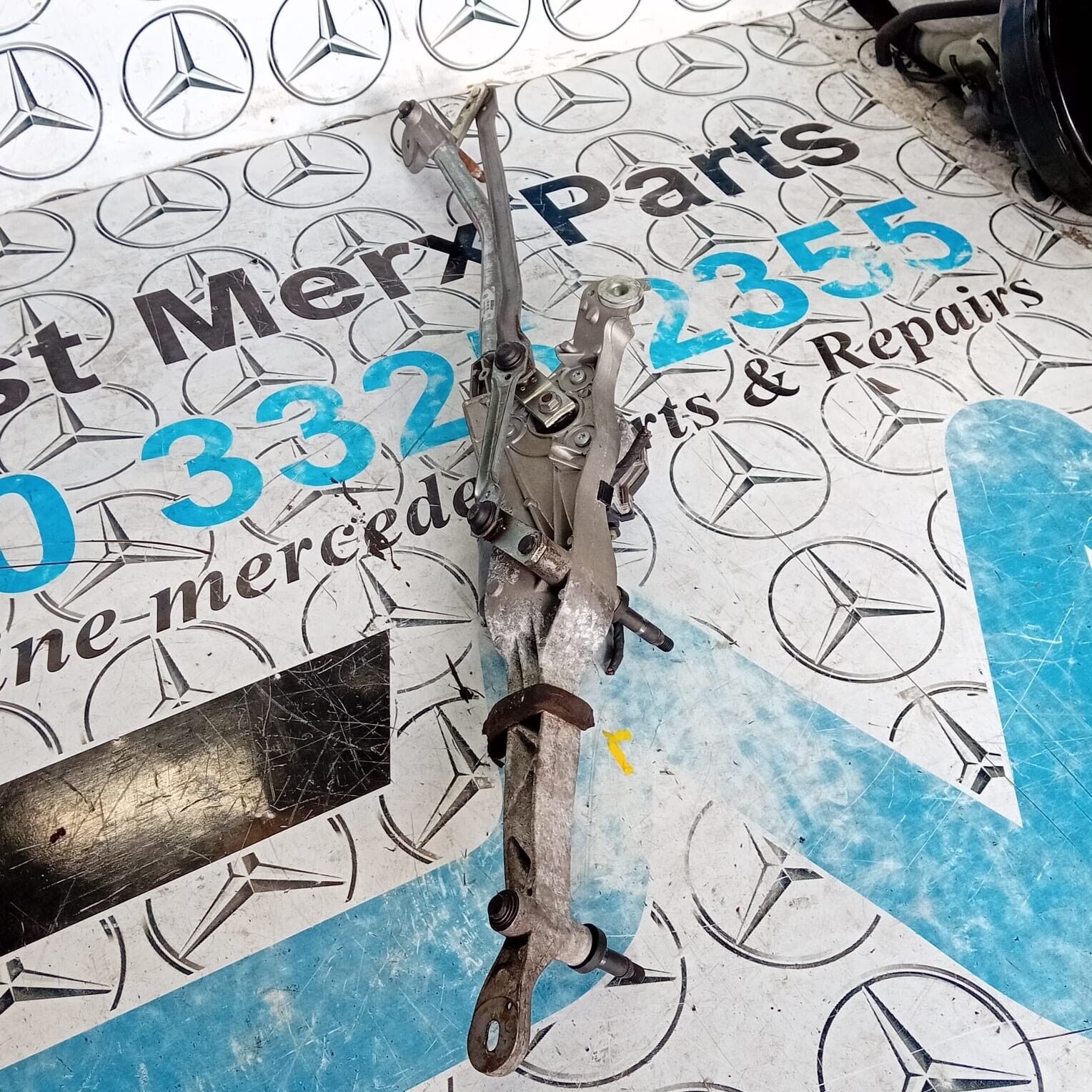 MERCEDES BENZ E-CLASS 2012 FRONT WIPER MOTOR AND LINKAGE A2128201340