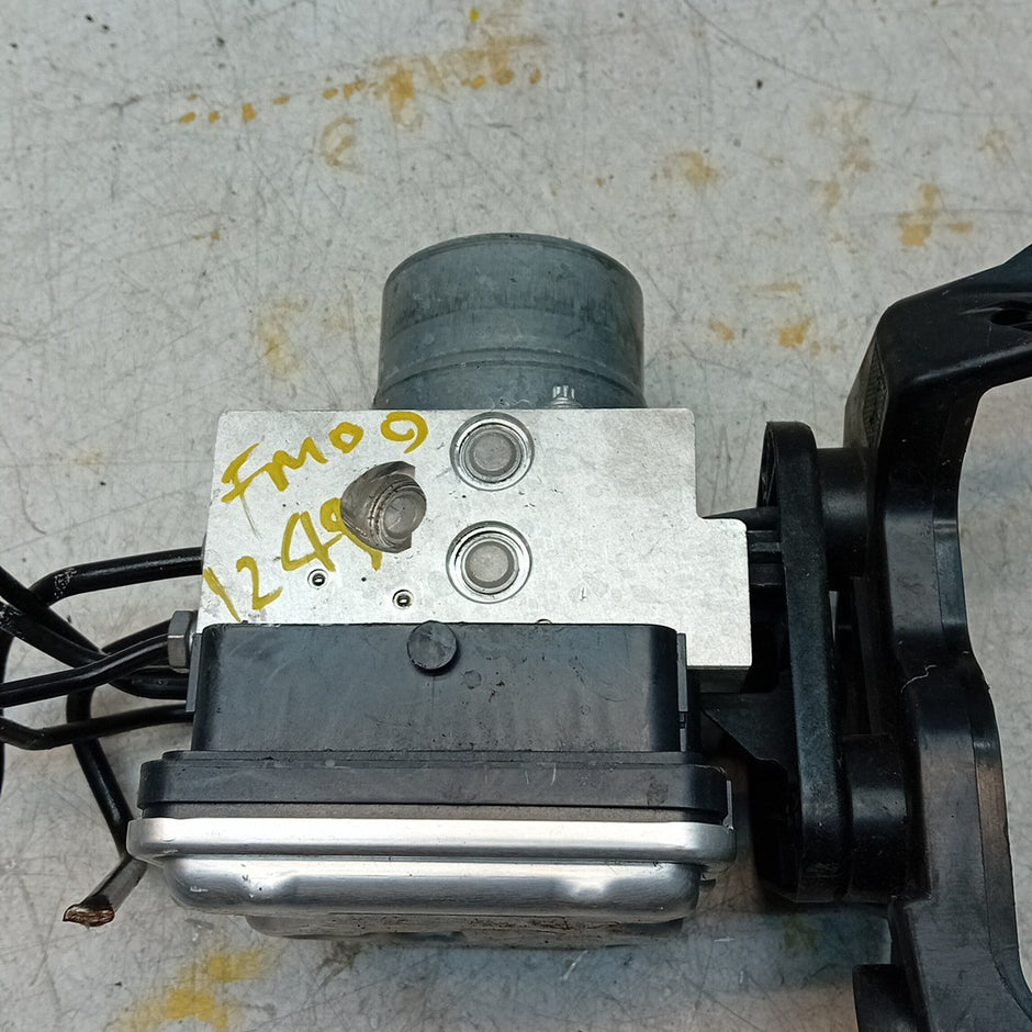 MERCEDES BENZ C-CLASS W206 ABS PUMP MODULE CONTROL UNIT A2239003737 FM001249
