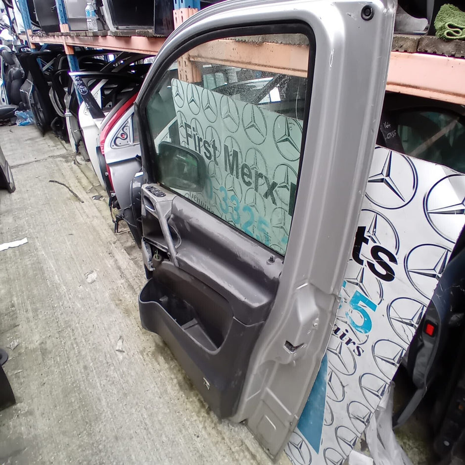 MERCEDES BENZ VITO VIANO W639 DRIVER SIDE FRONT  DOOR ( OFF  SIDE FRONT  )