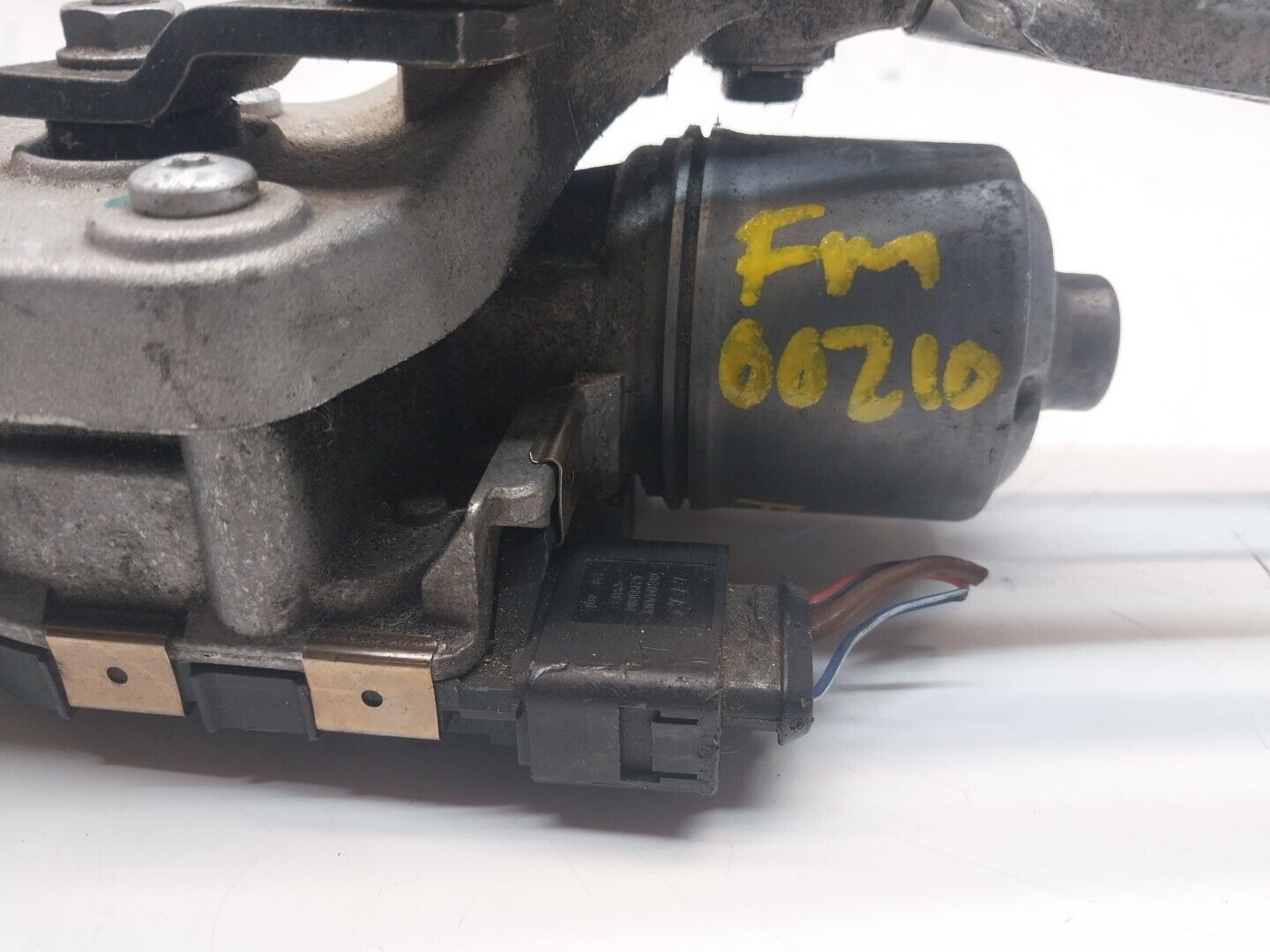 14-21 MERCEDES C CLASS WINDSCREEN WIPER MOTOR & LINKAGE FRONT A2058200940FM00210