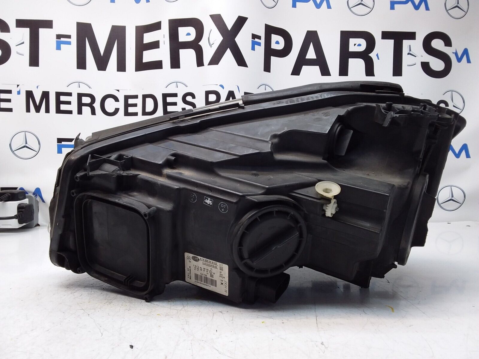 2013 MERCEDES A-CLASS W176 HEADLIGHT DRIVER SIDE OS A1768200461 FMH117 (Damaged)