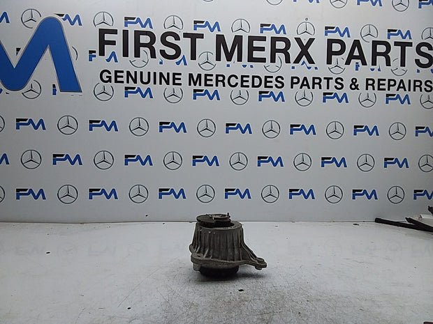 MERCEDES BENZ  C-CLASS W205  ENGINE MOUNT RIGHT OS A2052406717 FMR321