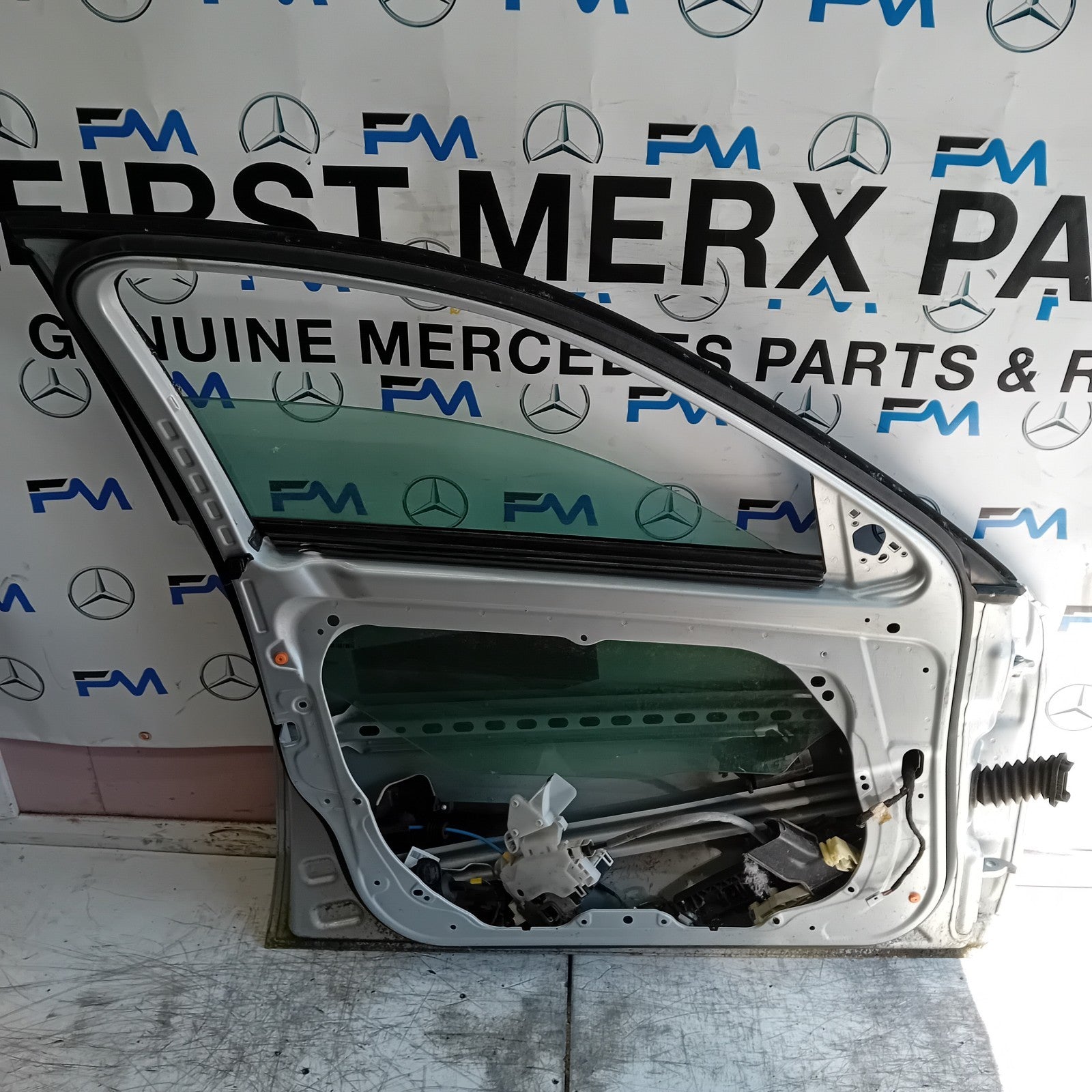 MERCEDES BENZ  E-CLASS W212 PASSENGER FRONT DOOR NSF 2015 SILVER  FMD518
