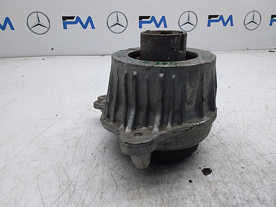 MERCEDES BENZ  C-CLASS  W205  ENGINE MOUNT LEFT NS A2052406617 FMR345