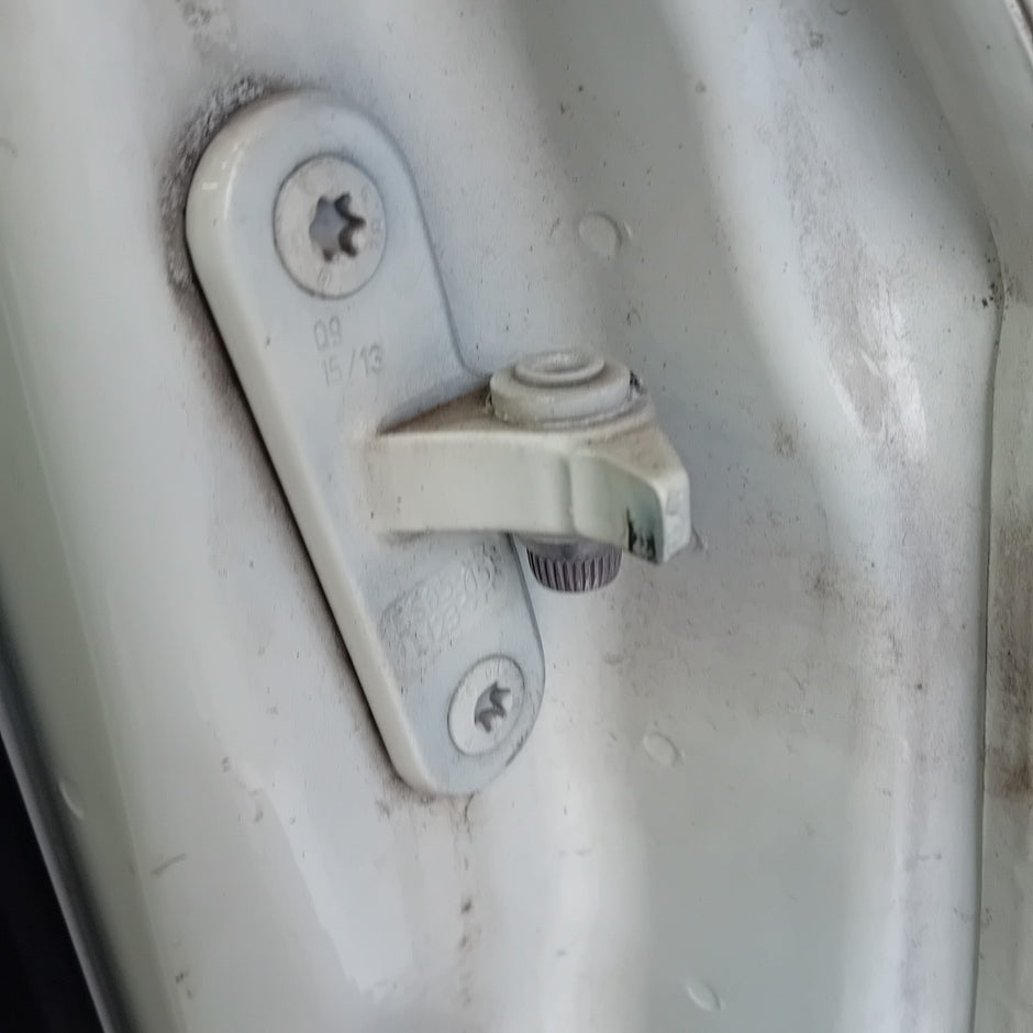 MERCEDES BENZ CLA W117 PASSENGER  FRONT DOOR N/S/F COMPLETE WHITE 2013-18 FMD31