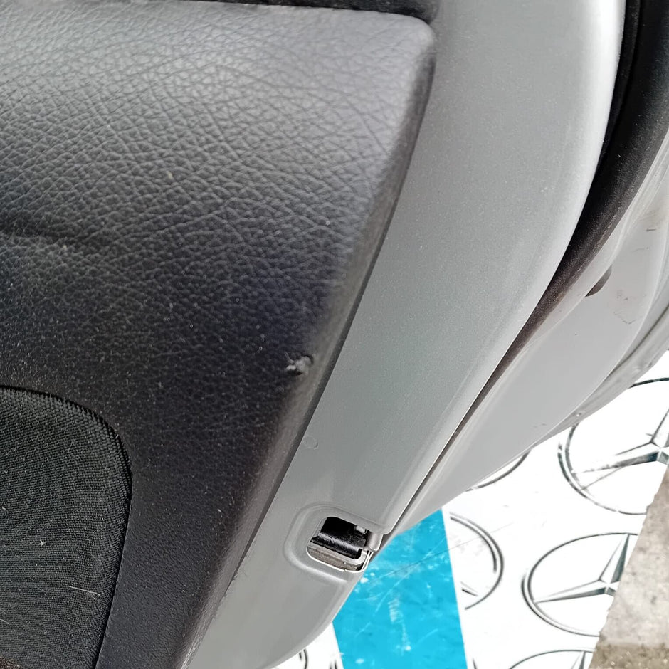 MERCEDES BENZ B-CLASS  W246  DRIVER SIDE REAR DOOR ( OFF SIDE REAR )