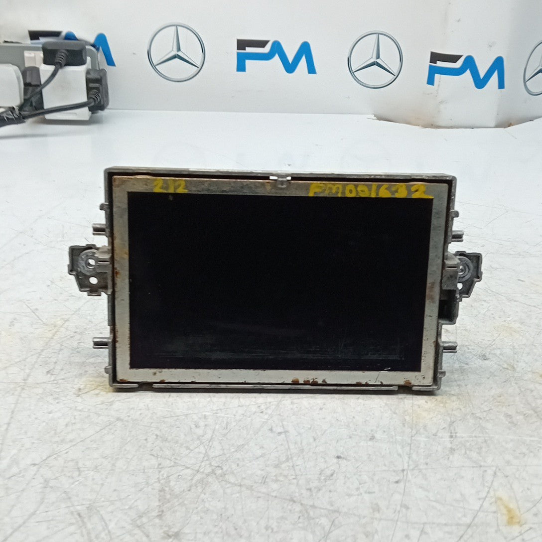 MERCEDES BENZ  E-CLASS W212  DISPLAY SCREEN A2129002216 2013 ON FM001632