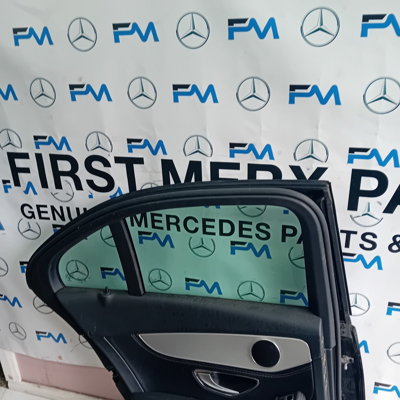 MERCEDES BENZ C-CLASS W205 PASSENGER SIDE REAR DOOR N/S/R BLACK  COMPLETE FMD148