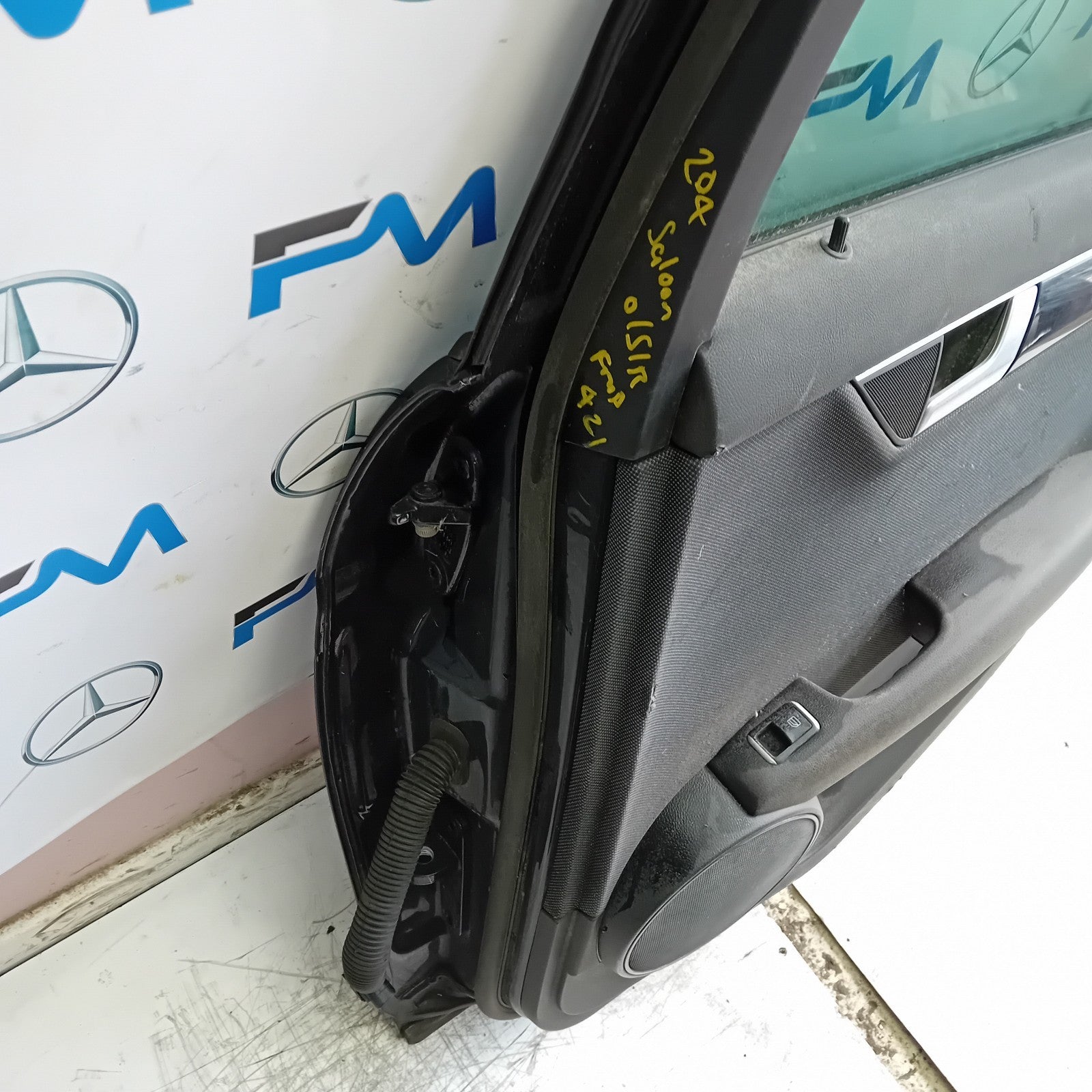 MERCEDES C-CLASS W204 SLN DRIVER REAR DOOR OSR BLACK 2008-14 COMPLETE FMD421