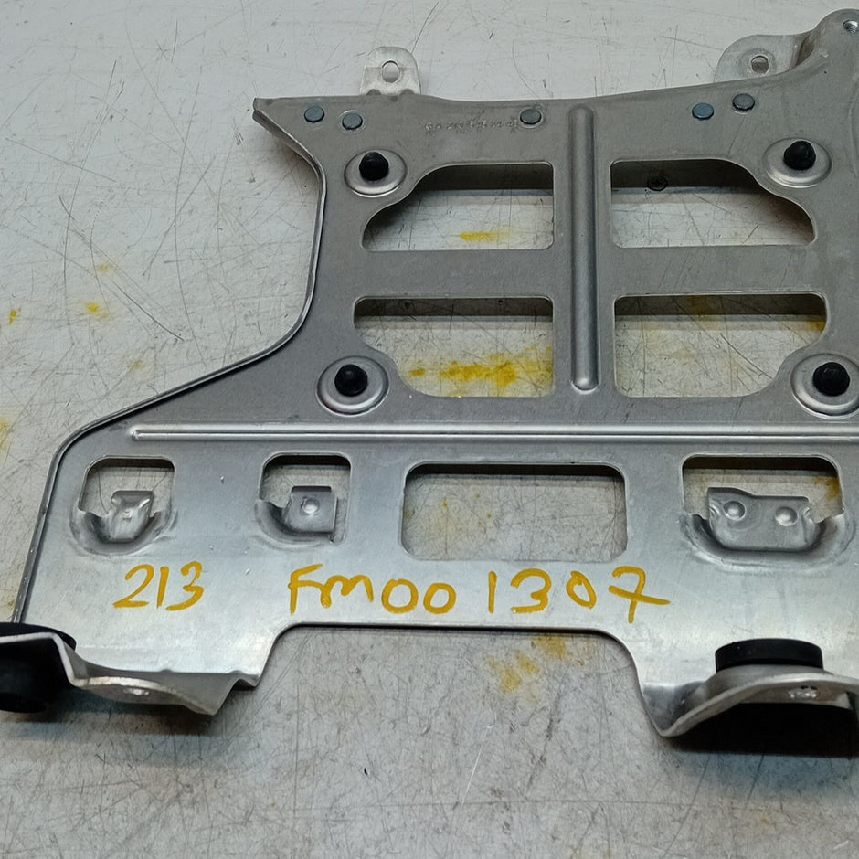 MERCEDES E-CLASS W213 PREMIUM SOUND SYSTEM BRACKET A2135452440 FM001307