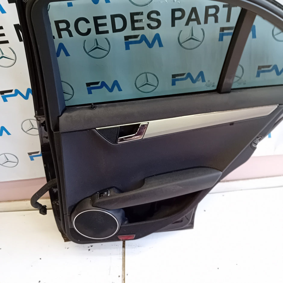 MERCEDES BENZ C-CLASS W204 DRIVER SIDE REAR DOOR ( OFF SIDE REAR ) FM010