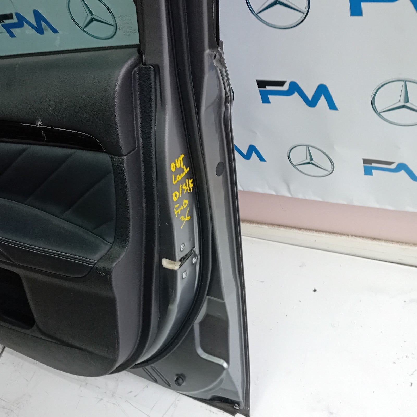 MITSUBISH OUTLANDER DRIVER SIDE FRONT DOOR O/S/F COMPLETE SILVER FMD36