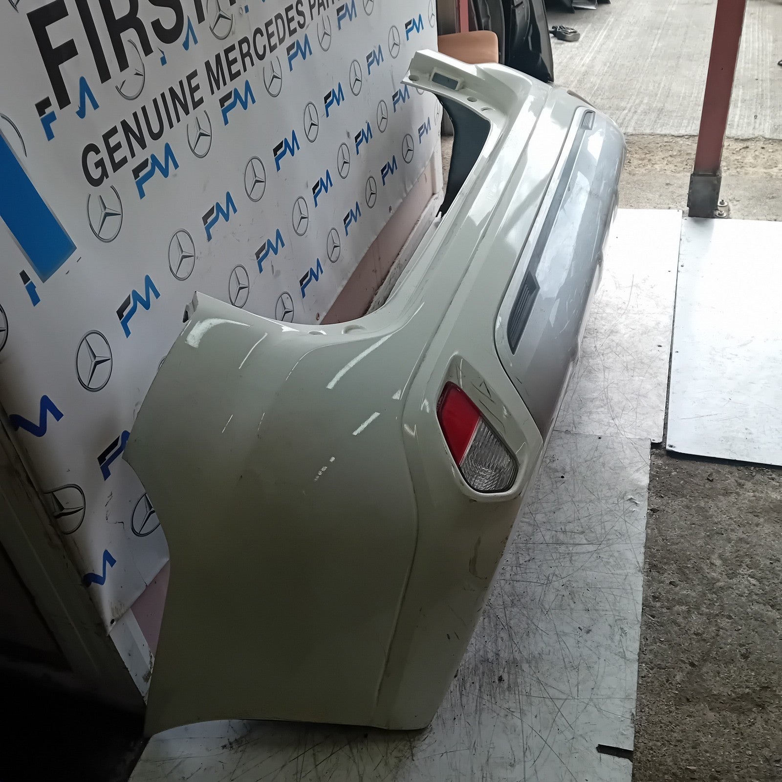 MITSUBISHI OUTLANDER MK3 REAR BUMPER 2013 WHITE COMPLETE 4B45X FMX68