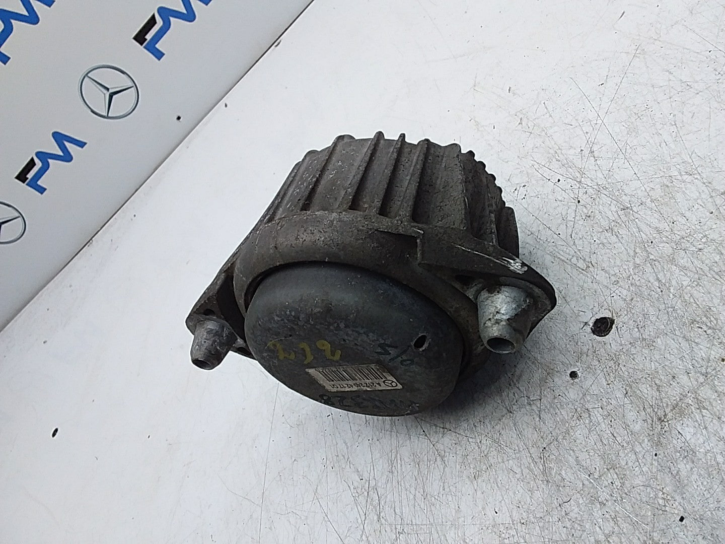MERCEDES BENZ  E-CLASS W212  ENGINE MOUNT RIGHT OS A2122404217 FMR328