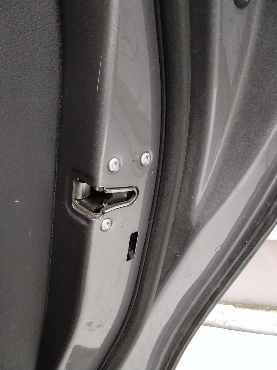 MERCEDES BENZ  A-CLASS W176 DRIVER SIDE REAR DOOR N/S/R COMPLETE GREY FMD55