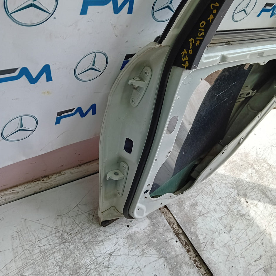 MERCEDES C-CLASS W204 SLN DRIVER REAR DOOR OSR WHITE 2009-2014 FMD437